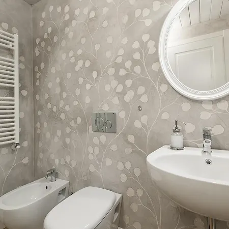 Contemporary Conce 2 Bedrooms Flat פירנצה