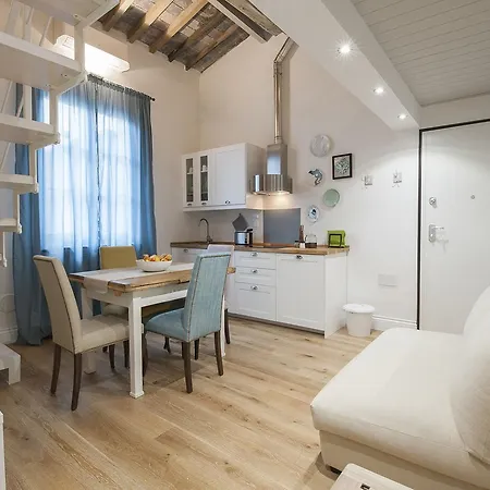 Contemporary Conce 2 Bedrooms Flat * פירנצה