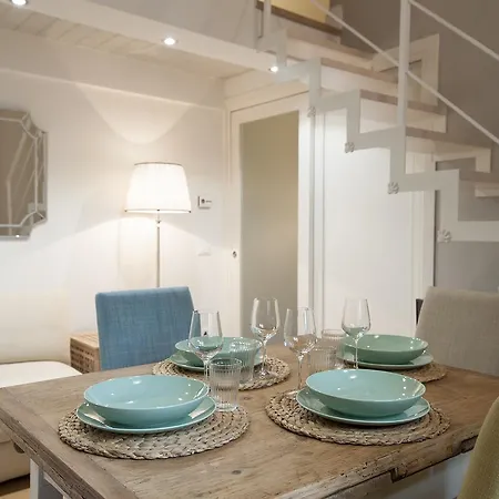 Contemporary Conce 2 Bedrooms Flat * פירנצה